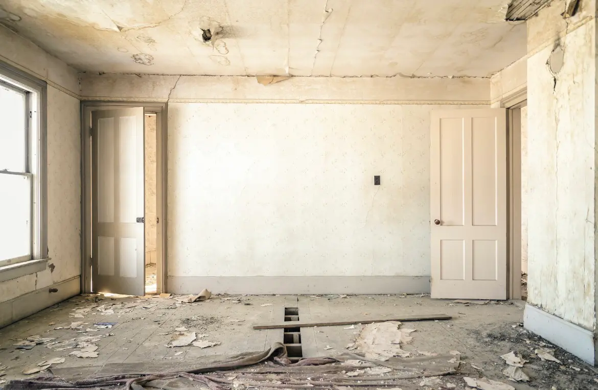 Waste disposal crew managing a cleanout project in Cherokee